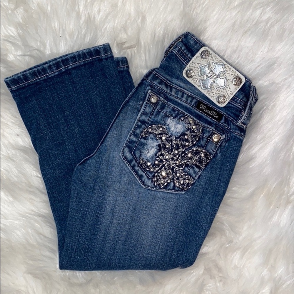 Size 8 girls Miss Me cropped jeans.